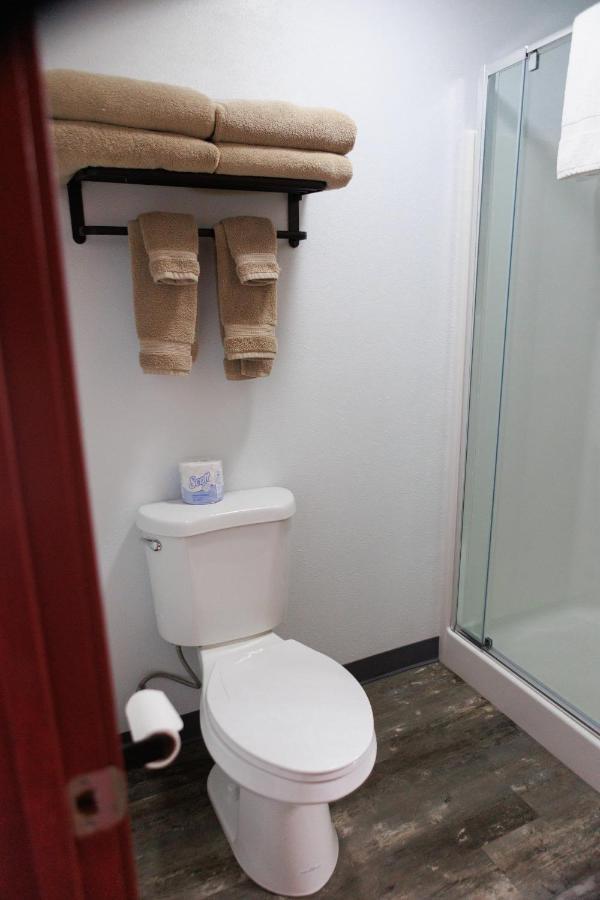Big Medicine Cabins Saint Ignatius Bagian luar foto