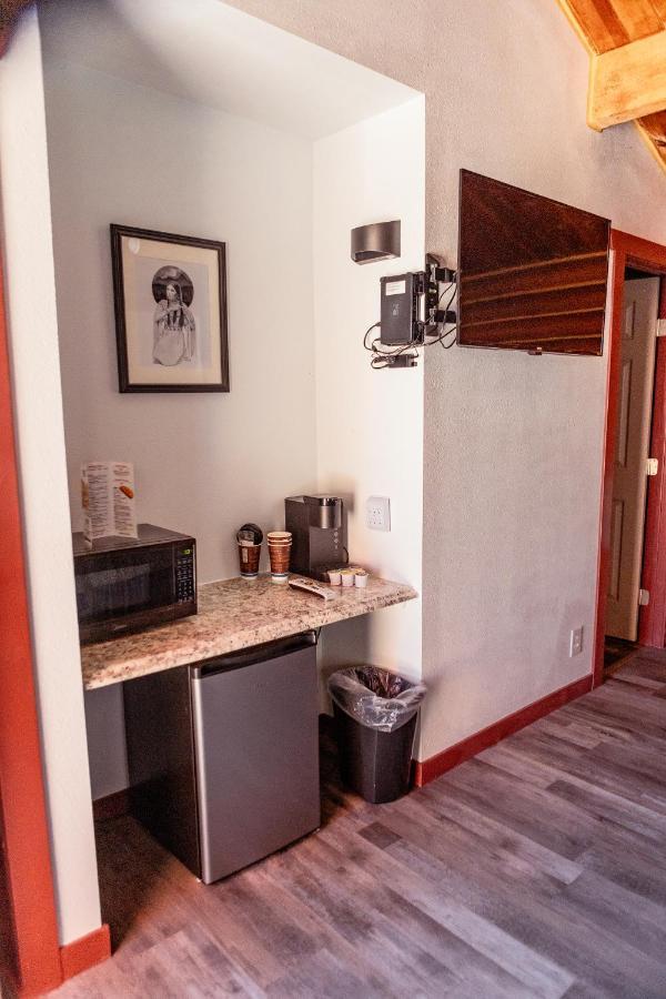 Big Medicine Cabins Saint Ignatius Bagian luar foto